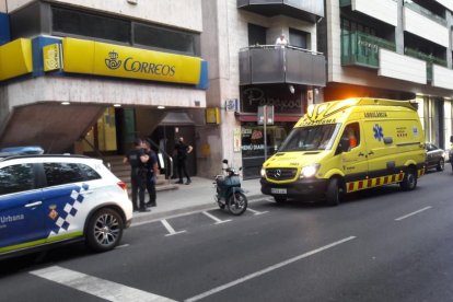 Los servicios de emergencia, el martes en Rambla Ferran. 