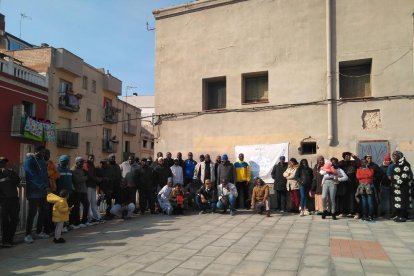 Protesta contra la retirada de la custodia de dos hijos a una familia