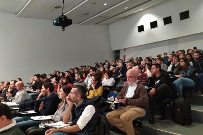 La sala de actos de Agrónomos, llena durante la jornada.