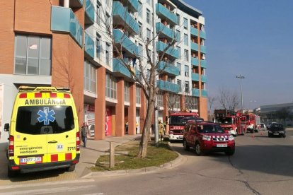 Ventilan un edificio de Balàfia tras arder una olla en uno de los pisos