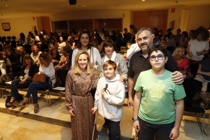 Marc Taurel, en el centro, abrió ayer el curso académico de la facultad de Enfermería de la UdL.