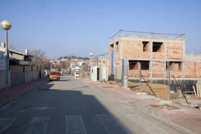 Una casa en construcción en la calle Domènec Cardenal de Agramunt, uno de los municipios revisados.