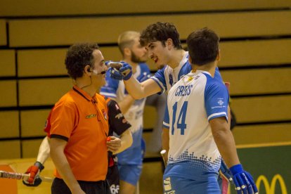 Andreu Tomàs celebra el gol que en aquell moment permetia al Llista empatar el matx.