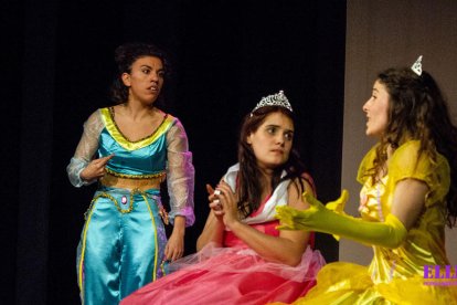 Las tres protagonistas de ‘Elles’, de La Melancòmica.