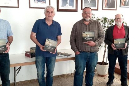 Magí Coscollola, amb els coordinadors Josep Esteve i Joan Menchon i el regidor Xavier Niñerola.