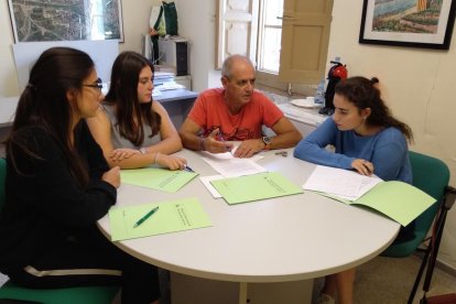 La primera reunión de la comisión ‘Juventut i Tradicions Veïnals’. 