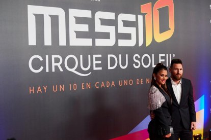 Messi y Antonella, en el estreno del espectáculo sobre su vida.