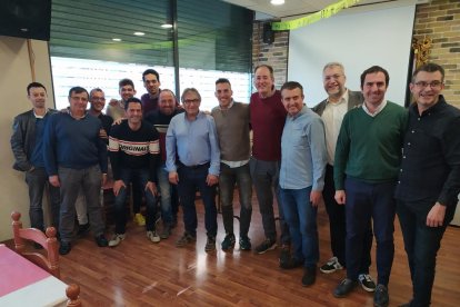 Jordi Terés, séptimo por la izquierda, en la reunión de ayer.