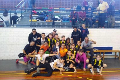 El Club Futbol Sala Alfarràs, campió de les lligues escolars infantil i benjamina