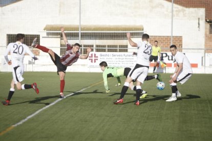 El Júpiter no va abaixar els braços en cap moment i va buscar el gol de l’empat a les Borges fins al xiulet final.