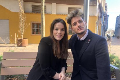 Raquel Sanchiz i Miquel Ros componen i produeixen cançons amb tonalitats, ritmes i harmonies senzilles per al públic familiar.