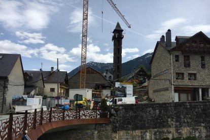 Imagen de archivo de viviendas en construcción en Vielha. 