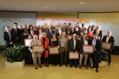 Imagen de los premiados tras el acto celebrado en la Llotja y que congregó a más de 300 personas.