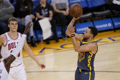 Nit estel·lar de Harden i Curry