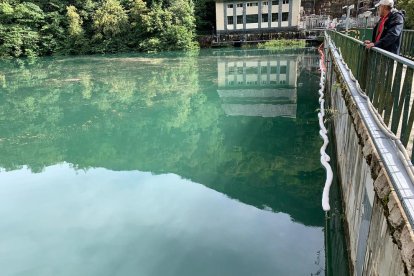 Una de les barreres de contenció que es van instal·lar a la presa de Sant Joan de Toran.