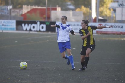 Una acción del partido de ayer entre el Pardinyes y el Europa.