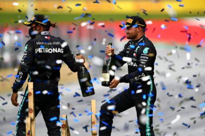 Hamilton y Bottas celebran el doblete de Mercedes, q	ue también domina la general del Mundial.