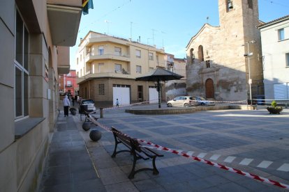 Imatge d’una plaça de Soses precintada preventivament.