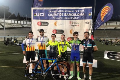 Alguns dels corredors lleidatans, amb les medalles als Campionats de Catalunya de pista.