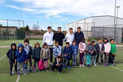 L’Escola Municipal de tenis tanca el curs amb 40 participants