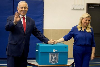 El primer ministro de Israel, Benjamin Netanyahu, tras votar.