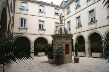 Imagen del interior de la residencia Mare Güell de Cervera. 