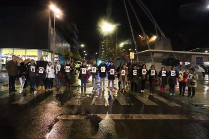 Els veïns de Cappont van sortir al carrer per protestar arran de la decisió de la Paeria que la cavalcada no passi pel barri.