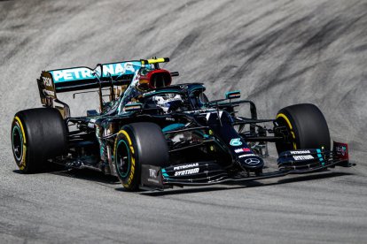 Valtteri Bottas dominó la sesión matinal y Lewis Hamilton no pudo superar su tiempo por la tarde.