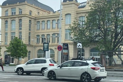 Un vehículo de Apple Maps, de paseo por Lleida