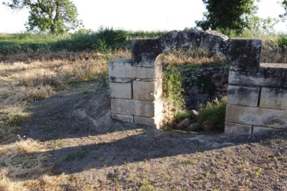 Font de Paradell - Un altre projecte de l’entitat planteja restaurar la font de Paradell, pròxima al canal i que podria datar-se entre els segles XVII i XVIII, en col·laboració amb els Amics de la Banqueta de Juneda.