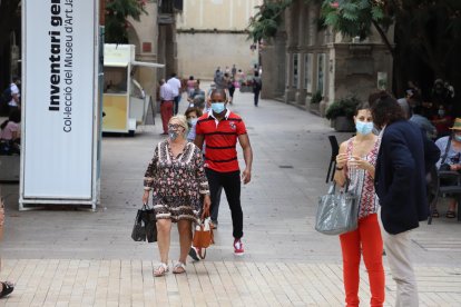 Las pocas tiendas que no abrieron ayer en el Eix eran, en su mayoría, franquicias. 