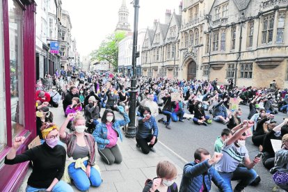 A Oxford van exigir la retirada d’una estàtua de Cecil Rhodes.