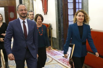 La presidenta del Congrés, Meritxell Batet, i el vicepresident primer de la Mesa, Alfonso Rodríguez.