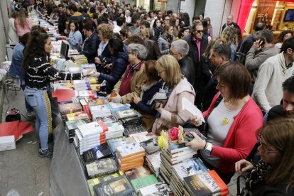 Sant Jordi multitudinari a Lleida el 2019, que ara no es repetirà.