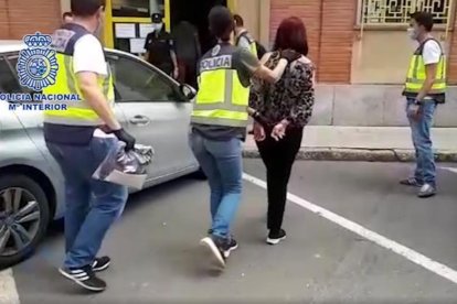 Imatge de la detenció de la dona.