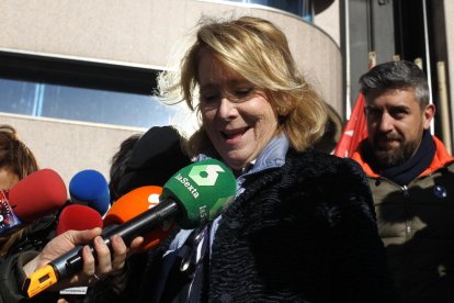 La expresidenta Esperanza Aguirre tras prestar declaración.