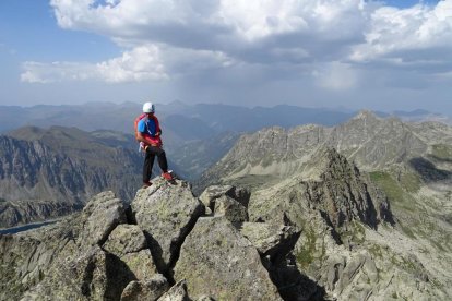 Experiències tot l’any - ExPirience, a banda d’allotjaments al Pirineu, també ofereix experiències. Moltes relacionades amb els esports d’aventura i la neu, com és habitual en aquestes zones sobretot a l’estiu i l’hivern, però també ...