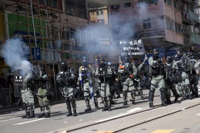 La jornada de huelga de ayer en Hong Kong terminó con 60 heridos y unos 266 detenidos.