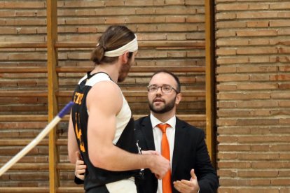 Stutz conversa amb Jordi Guàrdia.