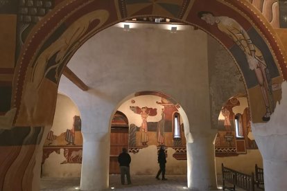 Primers visitants ahir a Sant Joan de Boí, que va reobrir una setmana després de Sant Climent de Taüll.