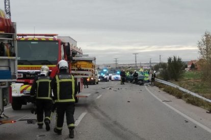 Moren dos homes en una col·lisió entre tres vehicles a Madrid