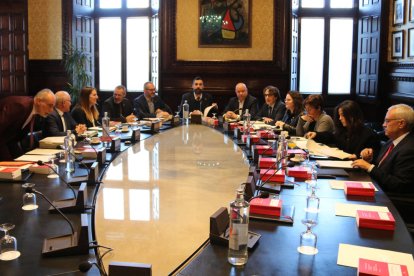 Un moment de la reunió de la Mesa del Parlament celebrada ahir.