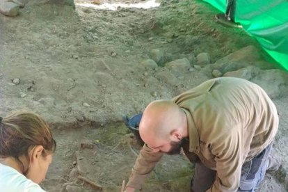 Los arqueólogos han trabajado durante cinco semanas en la fosa de Prat del Fuster. 