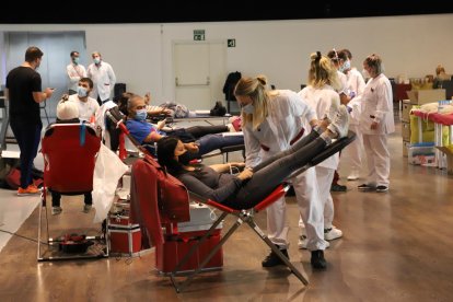 Algunos de los participantes en la primera jornada de la campaña en la Llotja de Lleida.