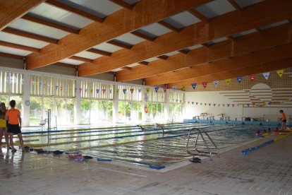 Imatge d’arxiu de la piscina coberta de Tàrrega.