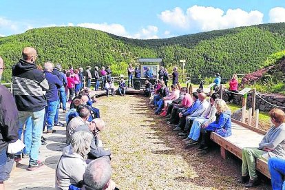 Primers passos - El mes de juny passat, Rubió, a Soriguera, va acollir el primer acte de formació de la nova entitat que es completarà dissabte a Montblanc. S’espera que donin suport a aquesta plataforma una setantena d’entitats i nombrosos  ...