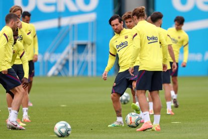 Entrenament de la plantilla del FC Barcelona, que demà reapareixerà a la Lliga contra el Mallorca.