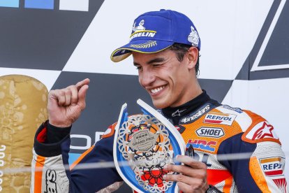 Marc Márquez mostra la seua alegria després de guanyar l’any passat al premi de la Gran Bretanya.