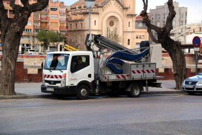 Dos mujeres resultaron heridas en Tortosa por el viento.