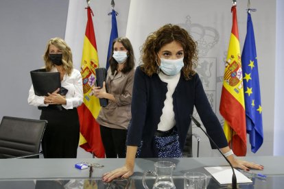 Las ministras Yolanda Díaz, Irene Montero y María Jesús Montero, ayer, tras el Consejo de Ministros.